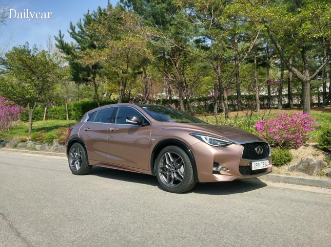 인피니티 Q30