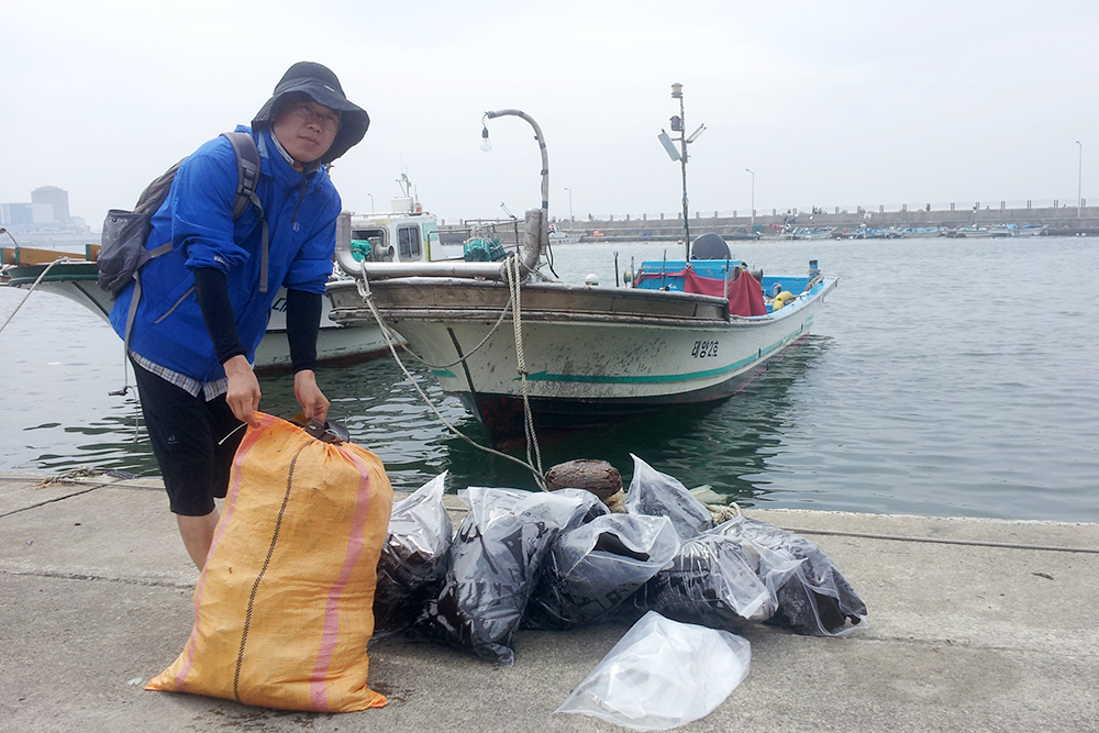 고리원전 주변 방사능 환경 조사를 벌이고 있는 서토덕 처장. 서 처장은 원전과 방사능의 문제점에 대한 연구에 활동을 집중할 계획이다.