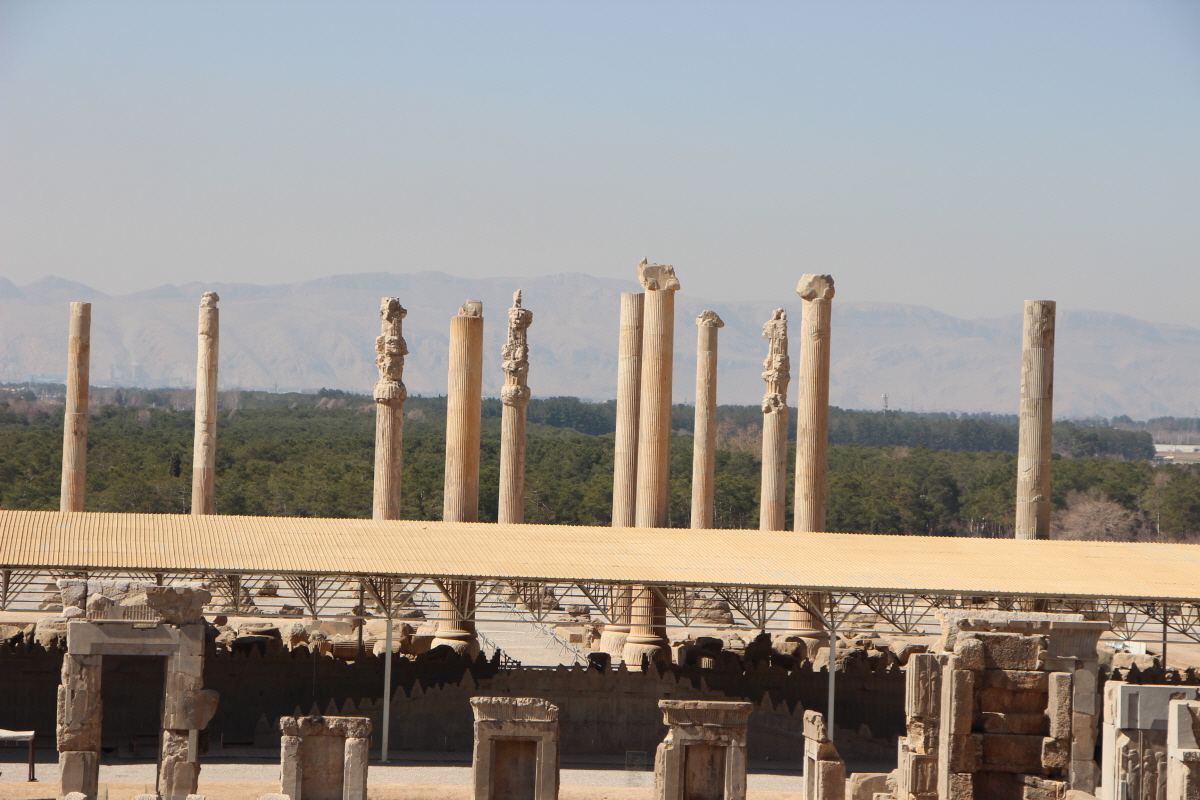아파다나 궁전의 14개 기둥