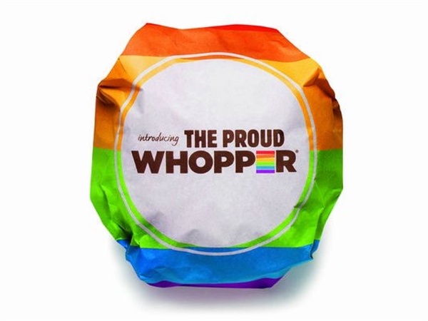  2014년 샌프란시스코 LGBT 페스티벌에서 선보인 버거킹의 'The PROUD 와퍼'. 프라우드 와퍼와 그냥 와퍼는 어떤 점이 다를까? 