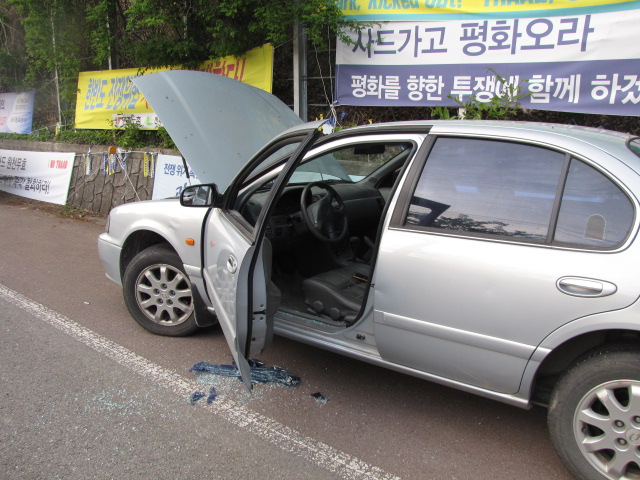 유리창을 부수고 옮긴 차량