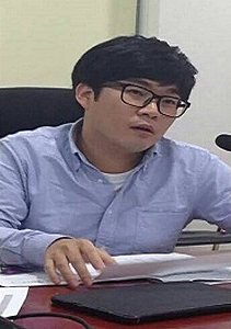 김청산 씨는 2014년 안철수 의원이 ‘새정치’를 주창하며 결성한 새정치추진위원회 청년위원회 멤버로 정치활동에 발을 들여놓았다.