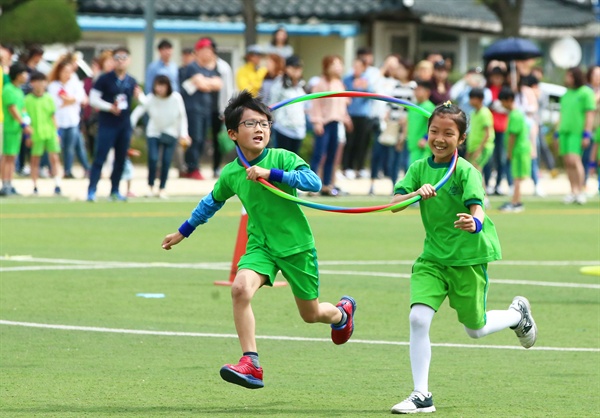 2일 경남 함양초등학교에서 열린 봄 운동회.