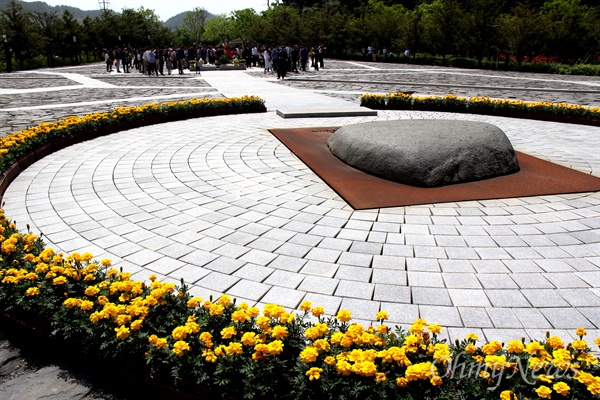김해 봉하마을 고 노무현 전 대통령 묘소.