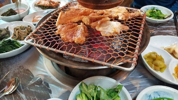광양옥룡 계곡에서 맛볼 수 있는 닭갈비 요리입니다. 춘천닭갈비도 유명하지만 이 곳에서 또 다른 독특한 맛을 볼 수 있는 이색 요리입니다.