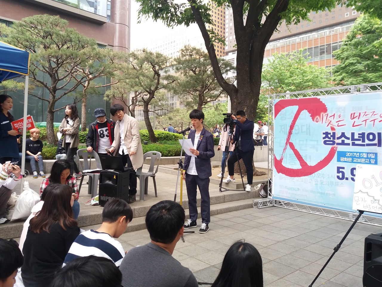 이날 열린 참가자 발언에서 청소년참여행동 비상의 문준혁씨의 발언 모습.