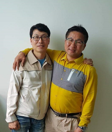 2차 복직 대상자로 선정돼 지난달 일터로 돌아간 쌍용자동차 조립 3팀 김수경(오른쪽)·수일 형제