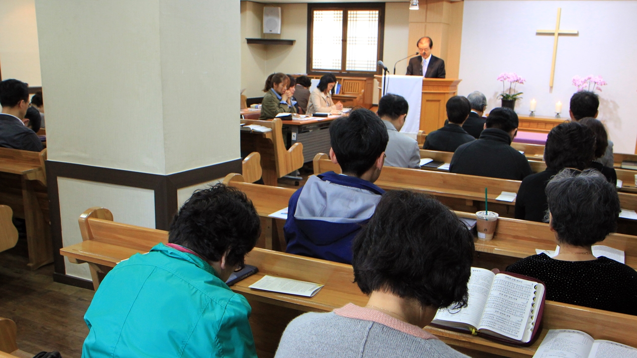 부활절 두 번째 주일인 4월 23일 삼일교회 교인들이 예배를 드리고 있다.