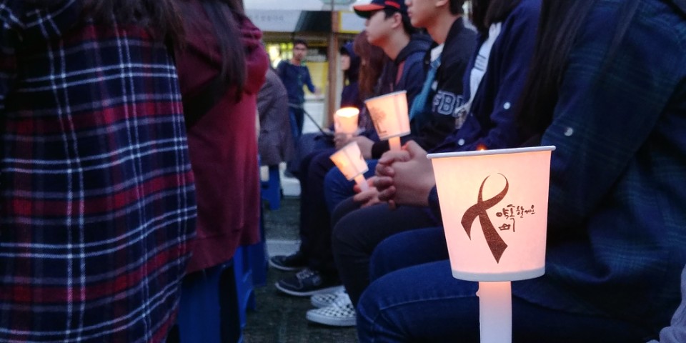 전교조 경기지부는 13일 광화문 세월호 광장에서 ‘세월호 참사 3년, 별이 된 선생님을 기억하는 촛불 문화제’를 열었다.