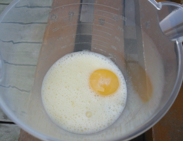 식용유와 계란노른자로 만드는 난황유