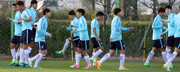  전주에서 개막하는 'FIFA U-20 월드컵 코리아 2017'에 참가한 한국 대표팀이 지난 18일 전주 U-20훈련장에서 팀훈련을 하고 있다.