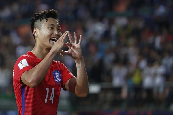  20일 오후 전북 전주월드컵경기장에서 열린 2017 국제축구연맹(FIFA) 20세 이하(U-20) 월드컵 조별리그 A조 대한민국과 기니의 경기. 한국 백승호가 팀 세번째 골을 넣고 세리머니를 하고 있다. 