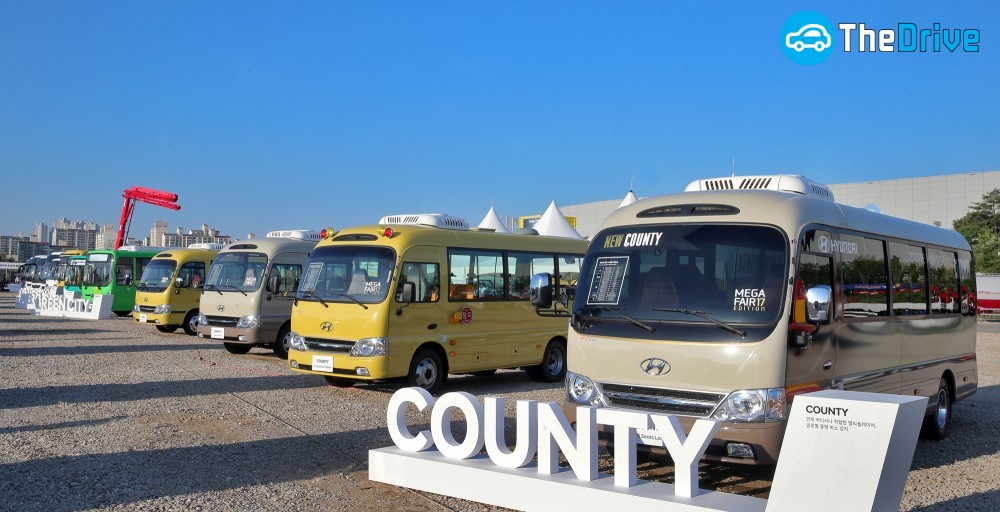 현대 트럭 &버스 메가페어 전시장 완성차존에 전시된 현대차 카운티 
