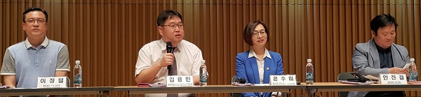 국민이 웃는 나라 공공부문 노동조합의 역할 시민강연회이다.