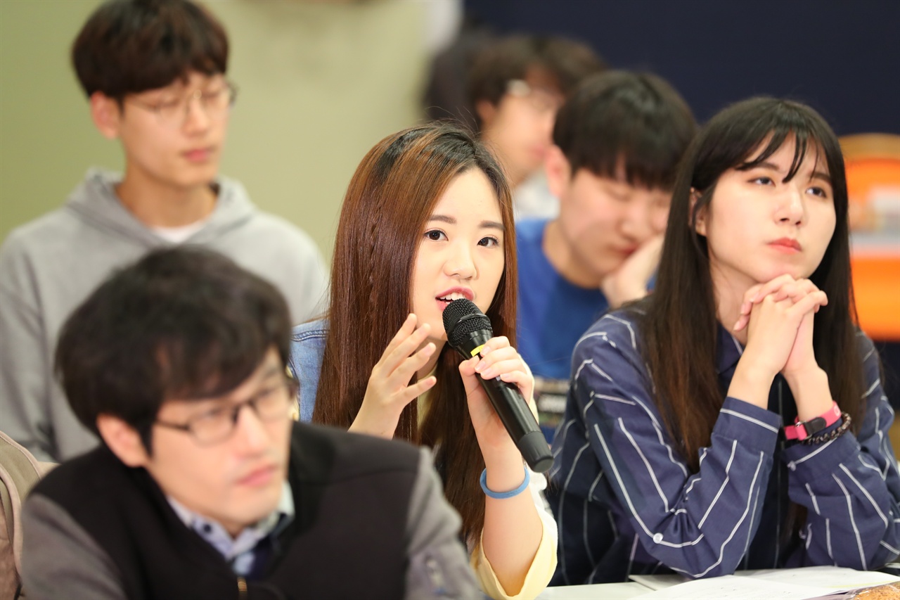 이날 ‘토마토’에서는 직접 병문안을 가기 보다는 SNS나 화상전화로 마음을 전하는 등 병문안 문화 개선을 위한 다양한 아이디어를 공유했다.