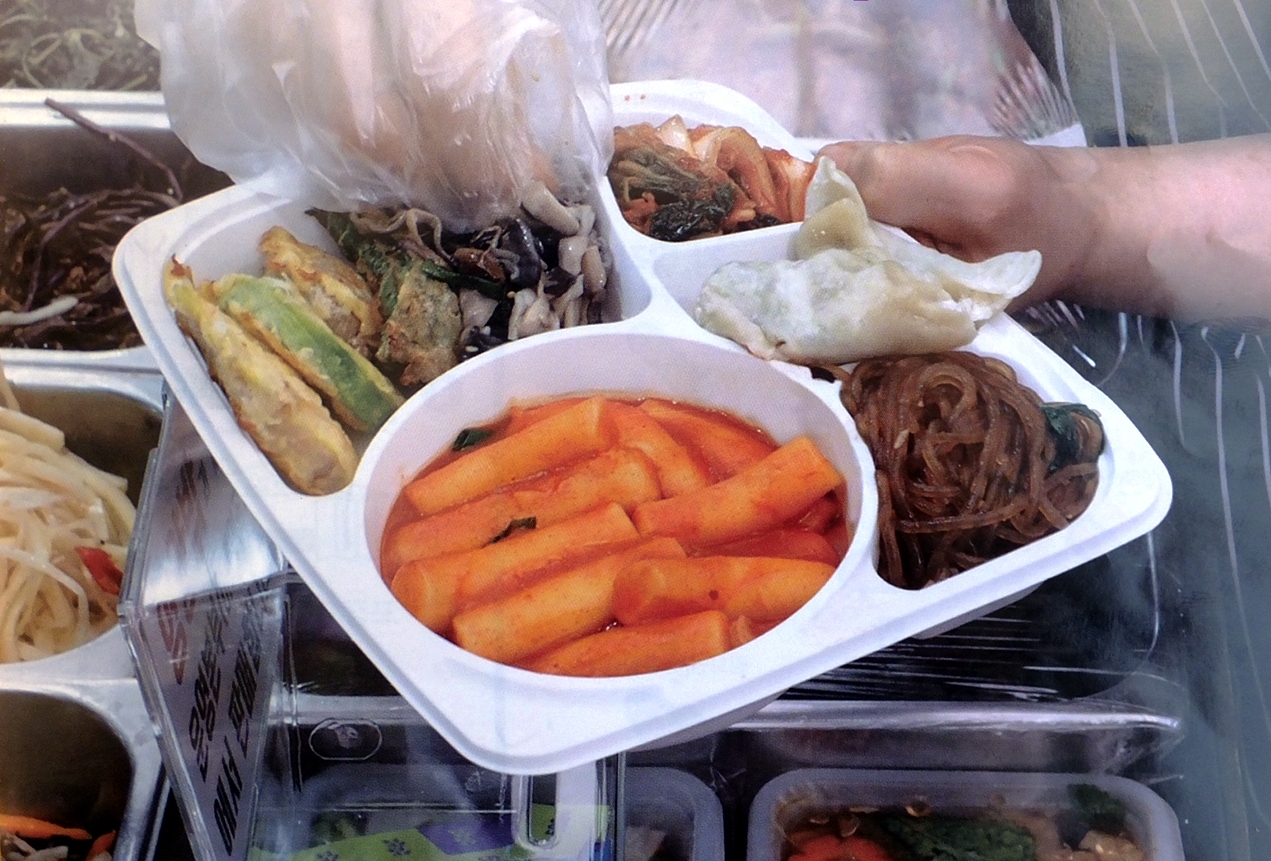 시장 맛집 음식을 먹을 수 있는 고루고루 도시락 뷔페.