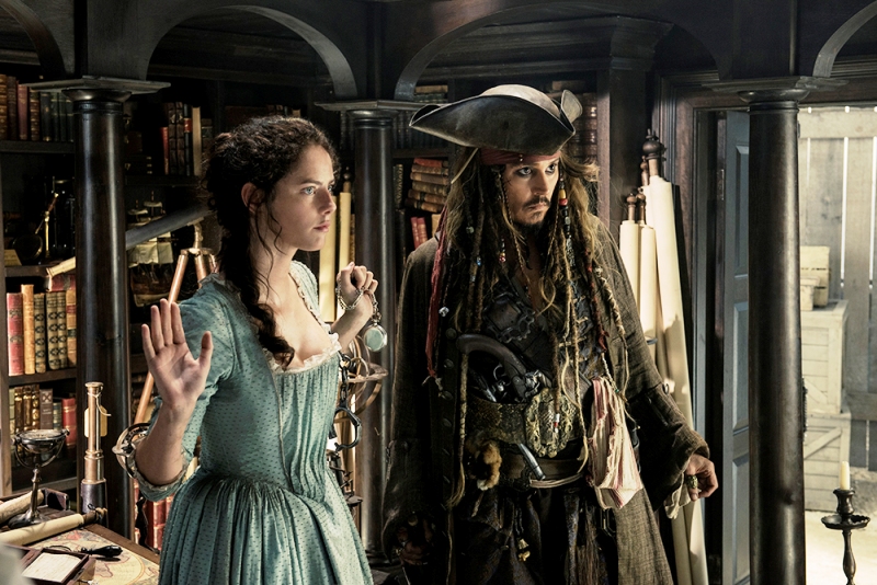  카야 스코델라리오(왼쪽)는 <캐리비안의 해적: 죽은 자는 말이 없다>에서 발견한 '주목할 만한 신예'다.