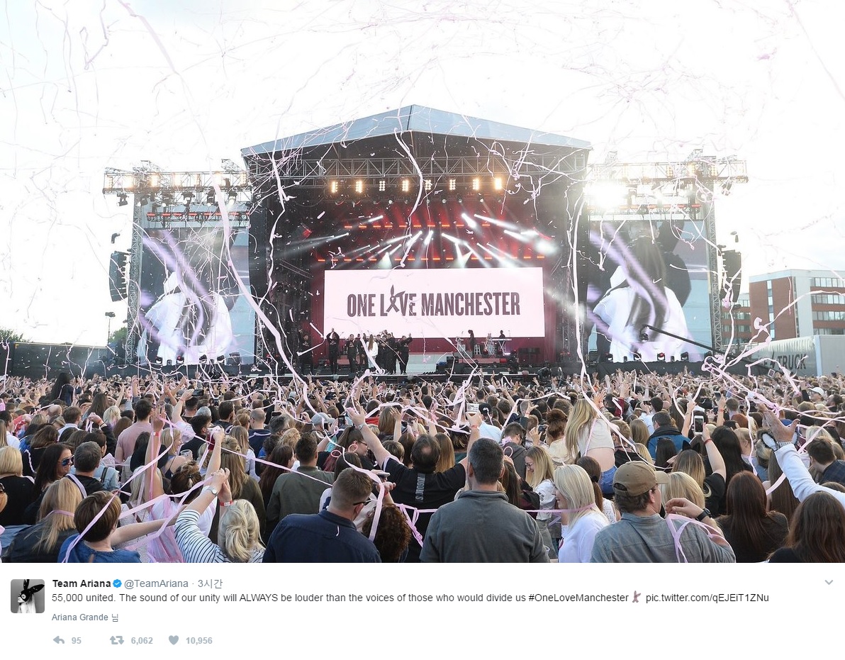  영국 맨체스터에서 열린 '원 러브 맨체스터' 현장을 전하는 아리아나 그란데의 공식 소셜미디어 갈무리.