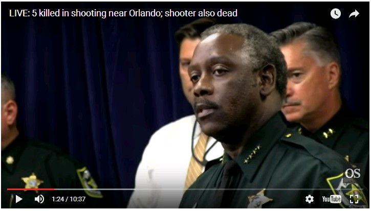 제리 데밍스 오렌지 카운티 셰리프 경찰국장이 5일 오전 올랜도에서 발생한 총격 사건과 관련하여 기자회견을 하고 있다. ⓒ 올랜도센티널 유튜브