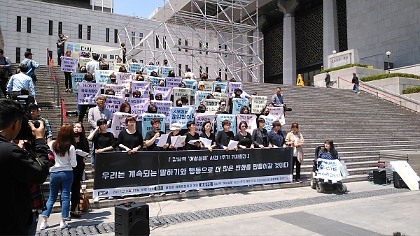 "5.17 강남역을 기억하는 하루 행동" 기자회견에서, 한국여성단체연합 김영순 대표가 발언하고 있다.