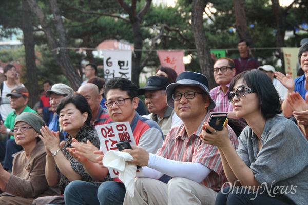 10일 저녁 대전 중구 문화동 서대전시민공원에서 열린 '6.10민주항쟁 30년 대전기념식 및 문화제'.