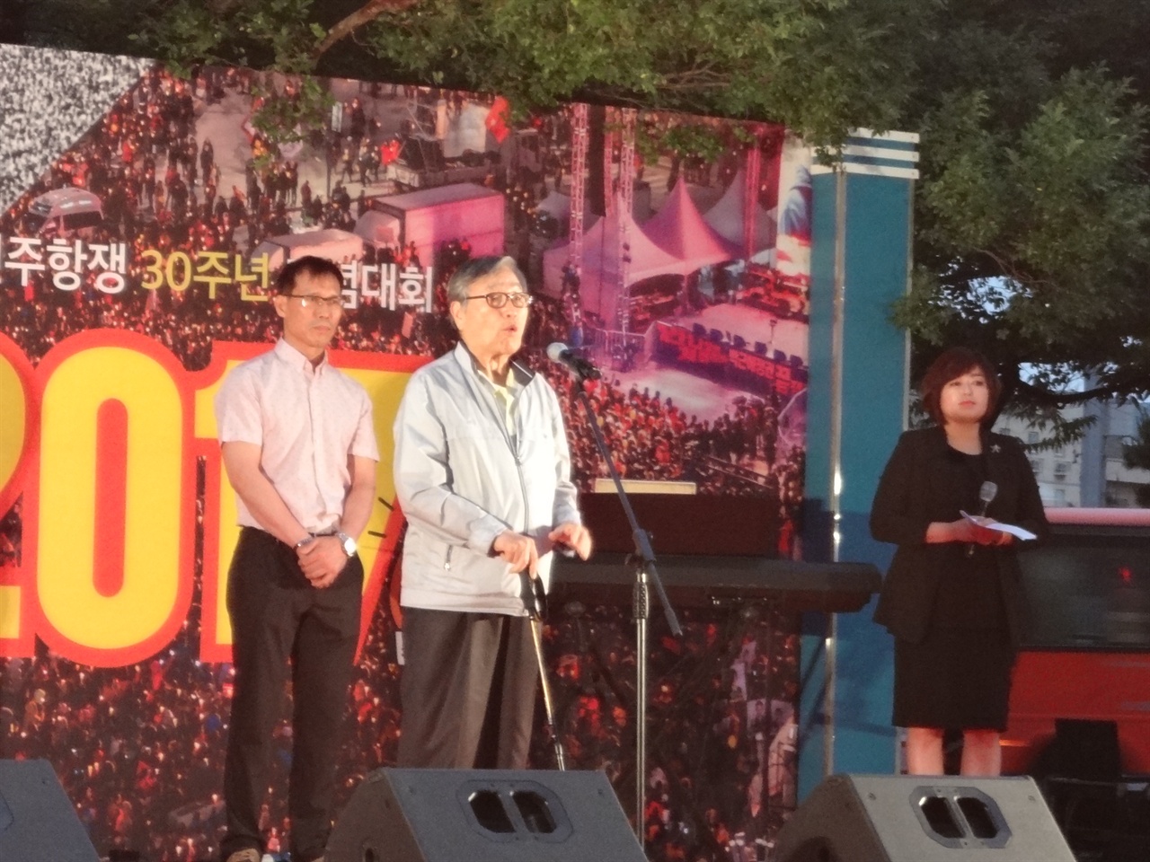2017년 6월 10일, 울산에서 6.10민주항쟁 기념으로 열린 집회에서 당시 울산에서 민주항쟁에 참가하였던 김진석 선생님을 포함한 2명이 공로상에서 수상을 받았고 그중 한명인 김진석 선생이 발언을 하였다.