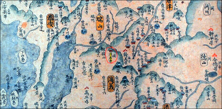 원고 측에서 증거로 제출한 조선 숙종(1661~1720) 때 동여비고 지도. 가운데 빨간 원이 부석사(浮石寺)다. 부석사 왼편으로 바닷물이 들어와 왜구의 침략 가능성을 뒷받침해준다.