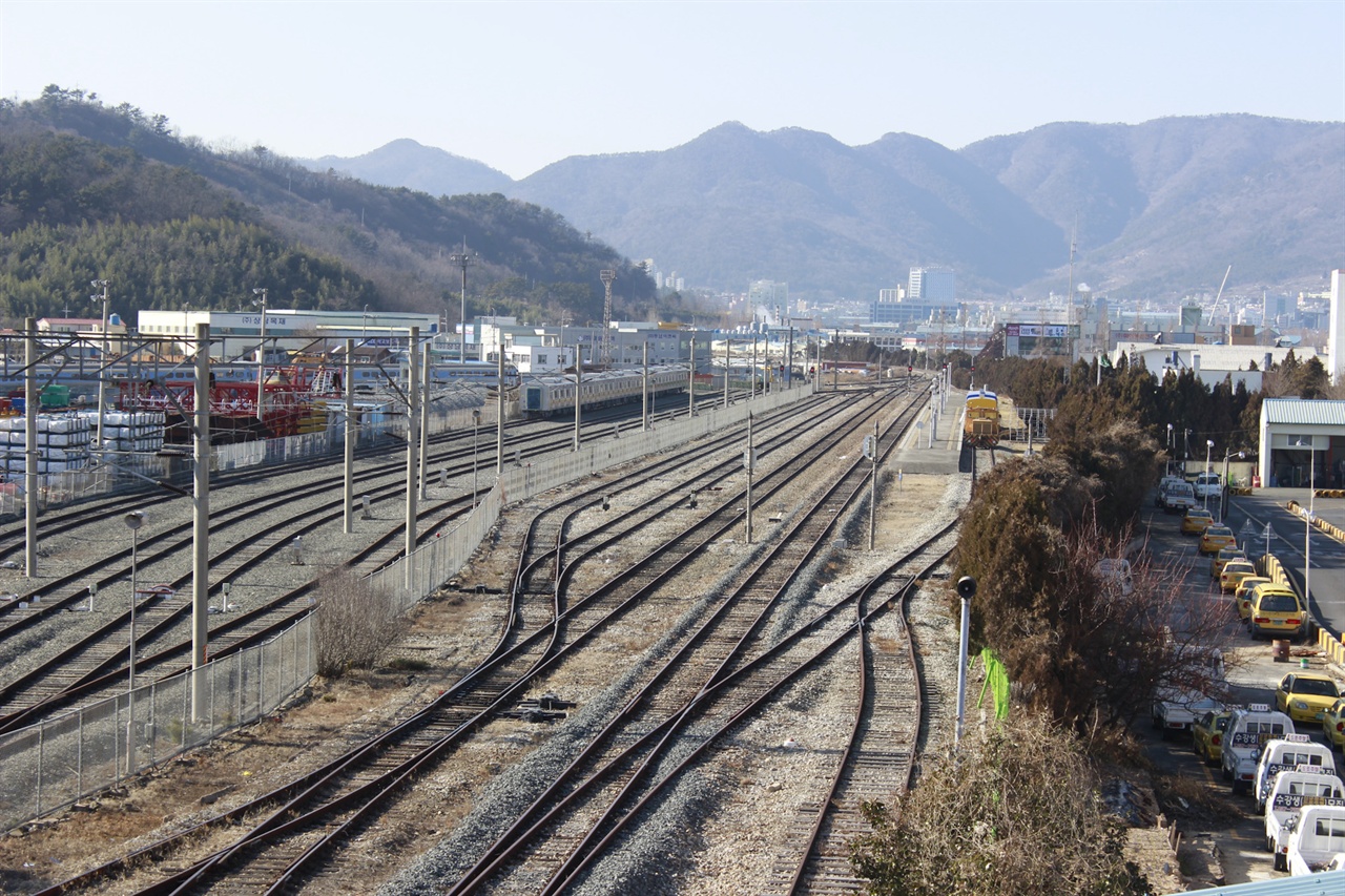 많은 철로가 폐선되었다가 다시 개통하고, 다시 폐선된다.