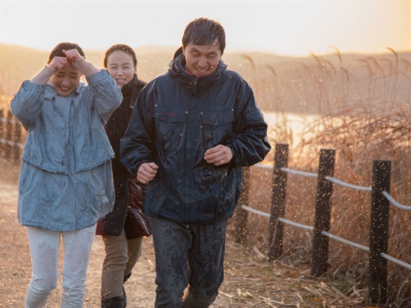  극단적 비극으로 문제의식을 극단적으로 전달해 파급력을 실현시키려는 여타 독립영화와는 다른 희망적인 결이다. 