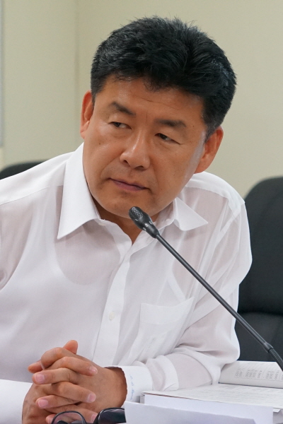 박성순 의원은 아산시가 지역대학에 대한 예산을 기준과 원칙없이 편파지원하고 있다고 지적했다.