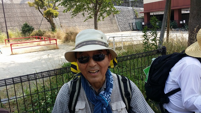3일째 '생명, 탈핵 실크로드 참가하고 있는 이또씨(78세)는 '스톤워크'를 비록하여 몇 아레 한국을 방문했고 이번 8월에도 합천평화의 집에 온단다.