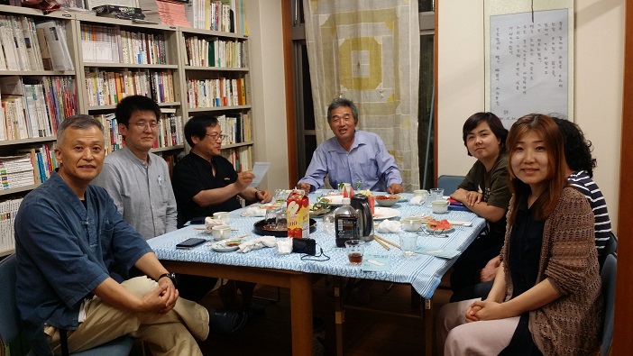 재일동포 인권운동을 하고 있는 주문홍 목사가 운영하는 '서남한국기독교회관'에서의 만남이다.
