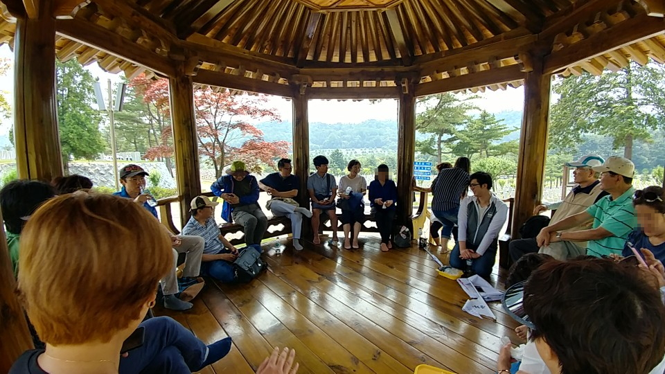 북한에서 즐겨 먹는 간식인 찹쌀모찌를 나누며 남과 북이 하나되는 시간