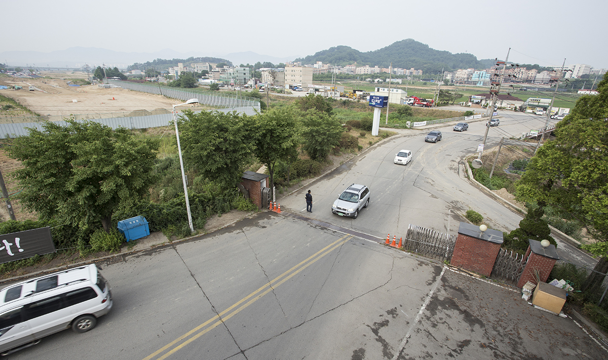  21일 오전 7시40분을 기해 갑을오토텍 직장폐쇄가 풀린 가운데 출근하는 조합원들의 차량이 이어지고 있다. 