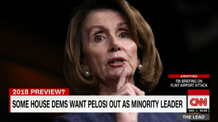 보궐선거 패배로 낸시 펠로시 민주당 하원 원내대표에 대한 사퇴론을 보도하는 CNN 뉴스 갈무리.