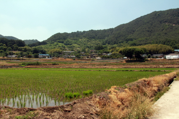 경남 거창군 신원면에 있는 구사마을에는 소진정, 임청정 등 정자가 감악산 계곡을 끼고 들어서 있다.
