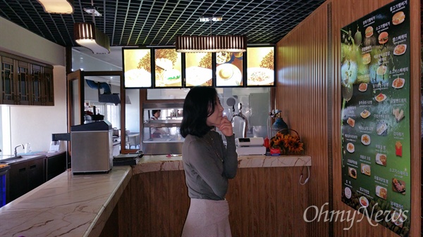 평양 햄버거 식당의 메뉴는 다양했다. 하지만 메뉴판을 보니 벽에 붙은 메뉴가 전부가 아님을 알게 됐다. 