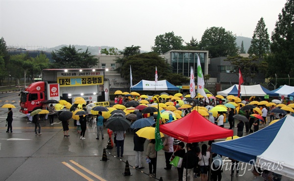 24일 오후 대전 유성구 목상동 한국원자력연구원 앞에서 전국 탈핵운동진영이 모여 '핵재처리실험·고속로 연구 전면 폐기 대전탈핵집중행동'을 개최했다. 
