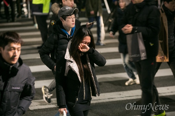 2015년 12월 19일, 서울대병원 앞에서 열린 3차 민중 총궐기 문화제에서 백민주화씨는 눈물을 흘리며 참석한 시민들에게 감사의 마음을 전했다. 그 후 병원으로 돌아가면서 눈물을 멈추지 못하고 있는 모습