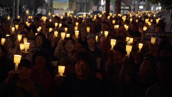  영화 <파란나비효과>의 한 장면. 사드 반대는 정말 '님비' 현상일까.