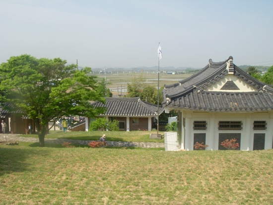 군산시 개정면 발산리에 있는 최호장군 유적지
