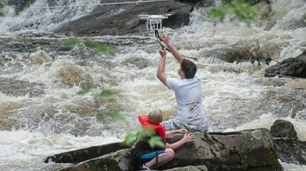 메인(Maine)강에 고립된 소년들을 구조하기 위해 드론이 활용되고 있다. (출처: FOX&friends)
