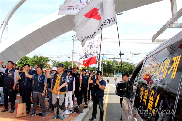 민주노총 공공운수노동조합은 7월 1일 오후 렛츠런파크 부산경남경마공원 앞에서 "고 박경근 열사 추모, 마사회 규탄 결의대회"를 열었다. 