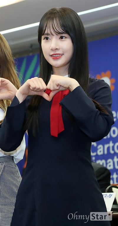 SICAF, 우주소녀 설아 5일 오전 서울 태평로 프레스센터에서 열린 제21회 서울 국제만화애니메이션 페스티벌(SICAF) 기자간담회에서 홍보대사로 위촉된 우주소녀의 설아가 포토타임을 갖고 있다.