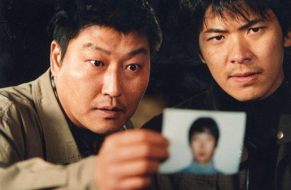  박두만과 서태윤은 서로 성격이 다른 형사지만 영화의 후반부에 가면 둘의 성격이 역전된다.