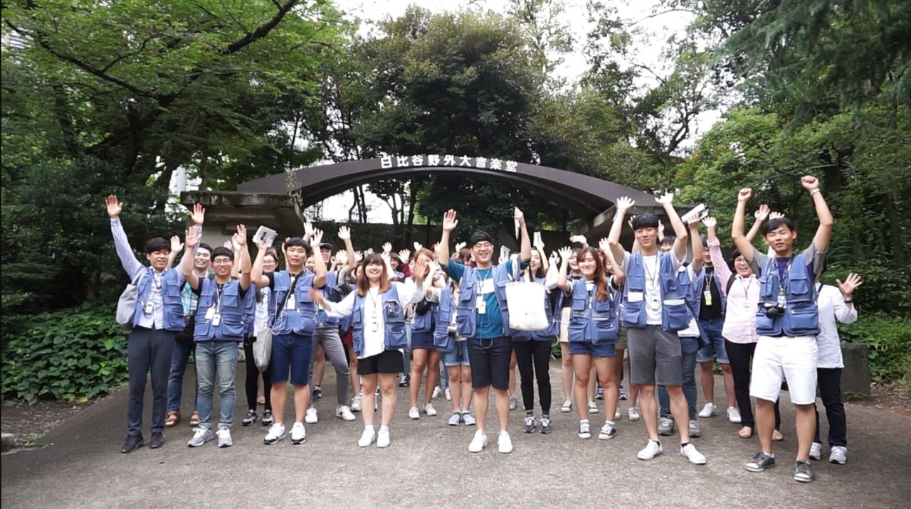1919년 2월 12일, 도쿄 재일유학생들이 모여 만세운동을 벌였던 히비야공원에서 98년 만에 만세함성을 재현하는 모습