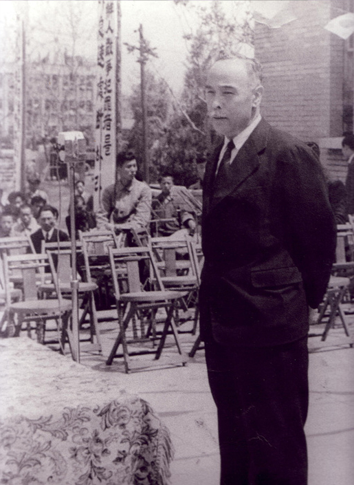 1947년 5월 24일 근로인민당 창당식에서의 여운형 선생. 피살되기 2달 전의 모습이다.