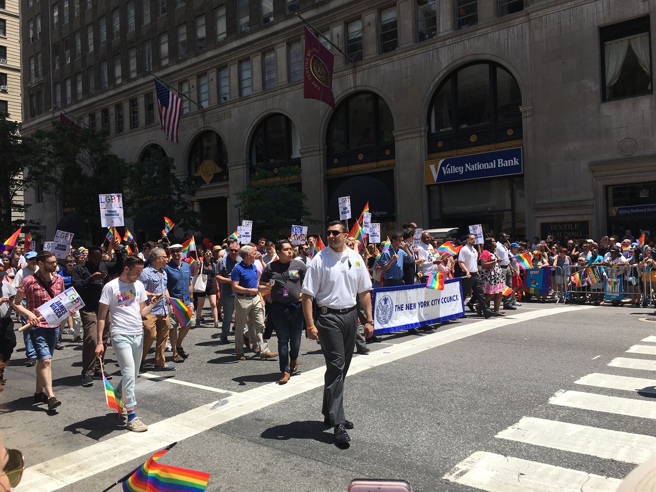 NYC프라이드 행진에 참여한 뉴욕 시의원.