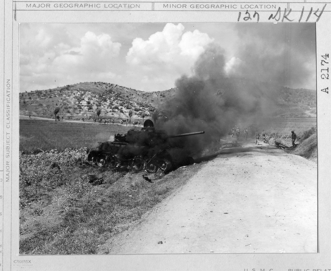   1950. 9. 4. 미 전투기의 공습에 불타고 있는 인민군 탱크.