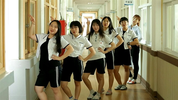 경남도교육청이 촬영하고 있는 학교폭력 예방 뮤직비디오의 한 장면.